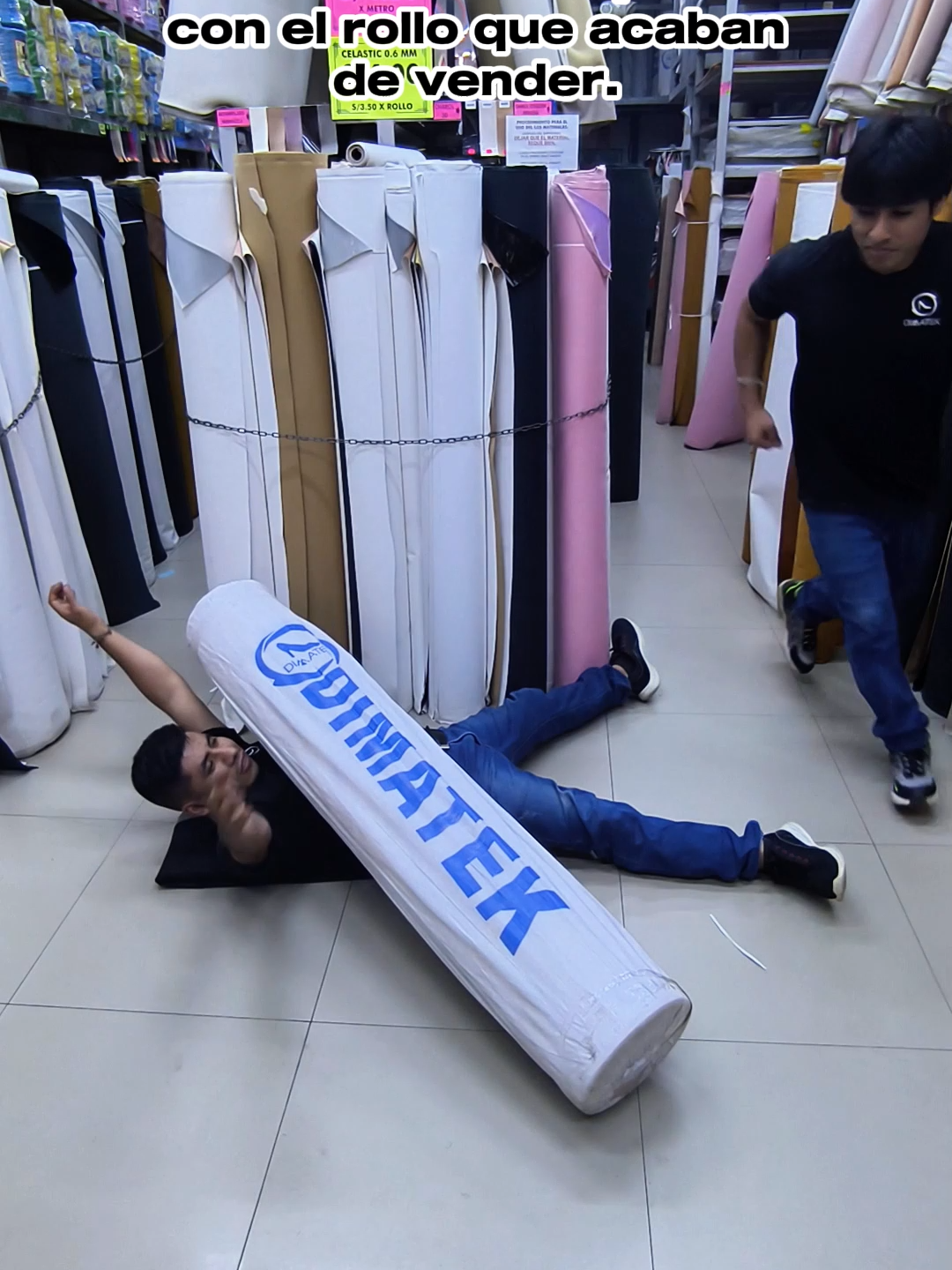 🤣 Porque en DIMATEK cuidamos más los materiales que a nuestros propios compañeros 🤣 💼 Prioridades claras: los charoles, brillos y escarchados siempre en primera clase 🛡✨ 🙈 Y el equipo… bueno, ellos se las arreglan. 📍 DIMATEK EIRL – Av. Sánchez Carrión 822A, El Porvenir – Trujillo 📞 +51 980 070 073 #peru🇵🇪 #VIRAL #FYP #paratiiiiiiiiiiiiiiiiiiiiiiiiiiiiii #trujilloperu🇵🇪 #dimatekeirl #comedia #comedyvideo #funny #RISA