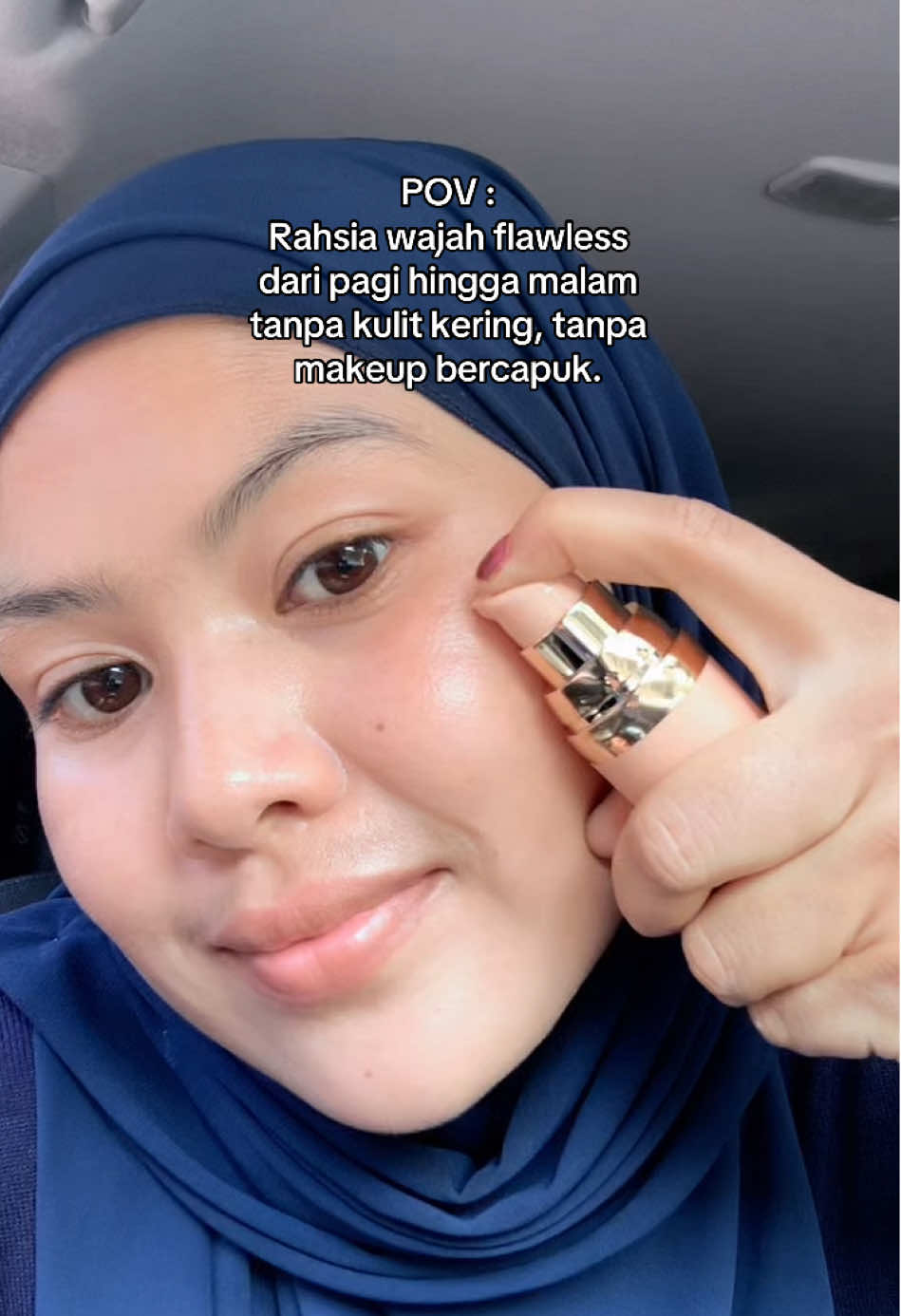 Bukan sekadar foundation — ini adalah gabungan foundation + sunscreen serum SPF 50 yang melembapkan, meratakan tona, dan menyesuaikan warna kulit secara semula jadi. ✅ Melembapkan kulit sepanjang hari ✅ Elak kulit kering & makeup bercapuk ✅ Lindungi dari sinaran UV 💖 Flawless. Lembap. Tahan lama. 📦 Dapatkan sekarang & nikmati solekan yang kekal cantik tanpa kompromi!  #BARUBTBeauty #FlawlessAllDay #NoMoreCakey #MoistureLock #FoundationSerum 