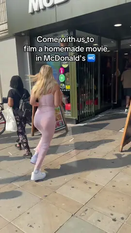 👩🏼‍❤️‍👩🏽 