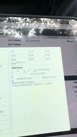 Për patentat e reja 2-vjeçare në Shqipëri, ligji lejon drejtimin vetëm të makinave me raport fuqi/peshë nën 55 kW për ton, i llogaritur duke ndarë fuqinë e motorit në kW me peshën bosh të mjetit në ton. Shumë njerëz gabimisht mendojnë se motorët e vegjël 1.0–1.4 lejohen automatikisht, por kjo nuk është e vërtetë: një Toyota Aygo 1.0 2010, për shembull, e kalon kufirin dhe nuk lejohet, ndërsa një Volkswagen Passat B6 1.9 TDI 2010 bie poshtë këtij limiti dhe lejohet. Prandaj, gjithmonë kontrolloni lejen e qarkullimit ose specifikimet zyrtare të modelit përpara blerjes, në mënyrë që të shmangni shkeljet dhe keqinformimin nga tregtarët. #fyp #albania #tirana #durres #kwt 