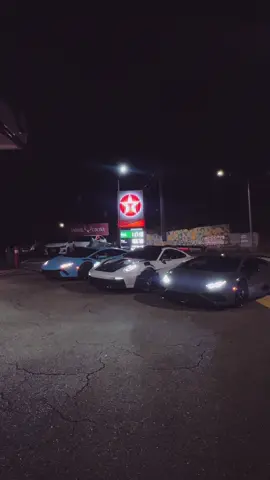 Que la meta sea llegar así con dos amigos más 😈🔥 Cuál eligen ?  . . ##porsche911gt3rs #lamborghinihuracan #lamborghinihuracanevo 