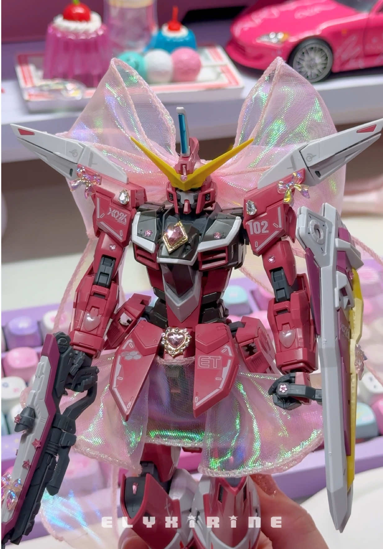 ⭐️ meet my magical Justice Gundam! 🤭🎀 I gave Athrun’s mobile suit a full kawaii makeover and now it’s basically a magical girl in Gundam form 😆 #magicalgirl #gunpla #gundam #cutegundam #bandaihobby 
