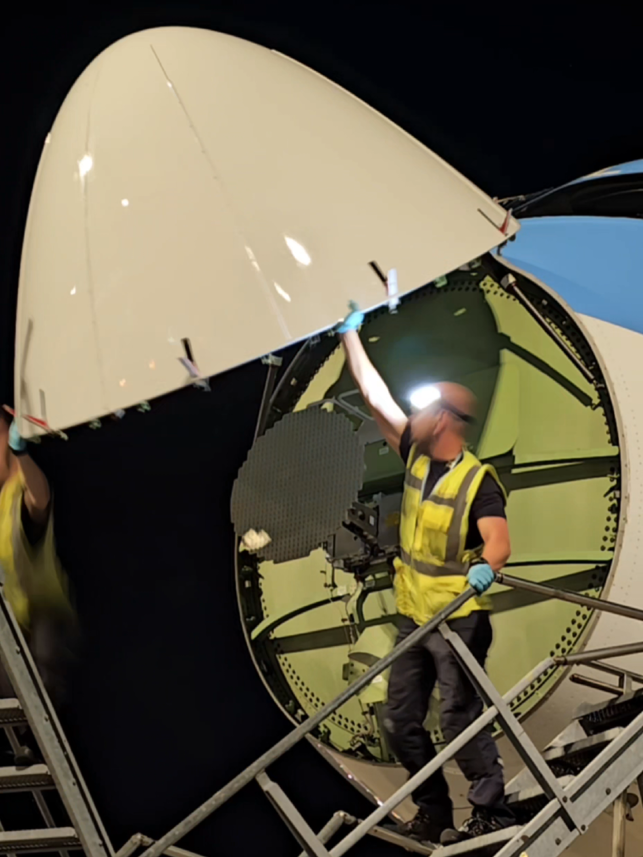 🔧✈️Opening of the Boeing 787 nose radome. The biggest component that is installed under the radome is the weather radar. The weather radar helps the pilot to see what kind of weather is in front of the airplane (heavy rain, turbulence, thunder clouds etc.) #boeing787 #aircraftmaintenance #airplanes #weatherradar #aircraftmechanic *This is for entertainment purposes only. Always refer to your official aircraft documentation when performing a task. Not all steps where shown in this video