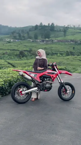 Adem gini❤️‍🔥🍃 @S2mdecal #supermoto #crf #crfinthesky 