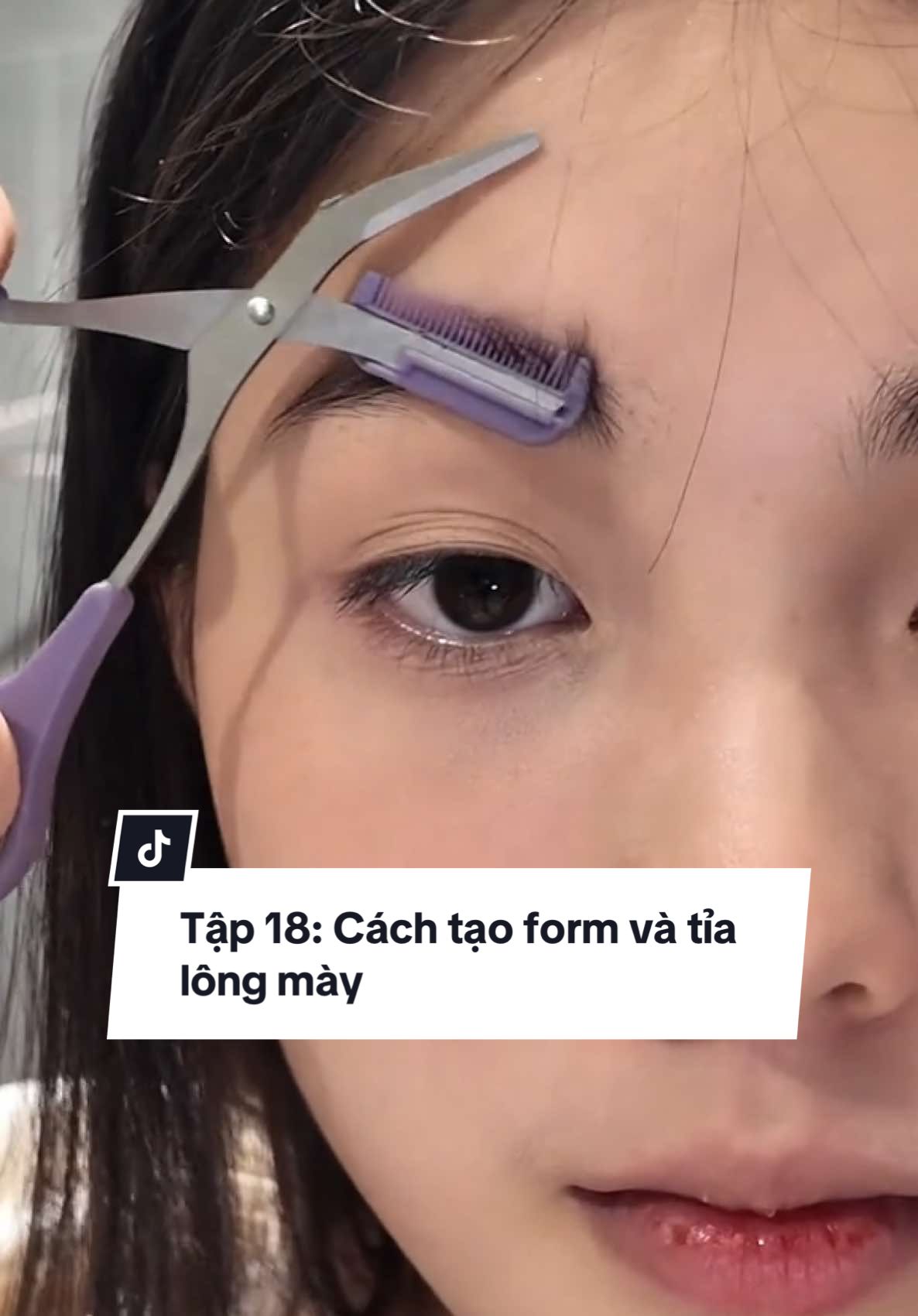 Tập 18: 3 bước tạo form, tỉa và gọn lông mày 🤩🤓 mấy bà áp dụng thử nha 😇 #trend #fyp #xuhuongtiktok #reviewlamdep #LearnOnTikTok #xuhuong #beauty #xh #sophia #goclamdep #tips 