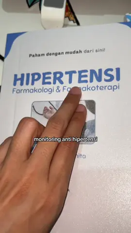 Bukunya berbahasa Indonesia dan simple! Gak pake bahasa dewa guys 😂 Sebelum pkp rs, wajib banget nih.  Bisa cod juga.  Mau les farmasi? Komen aja #apoteker #farmasi #anakfarmasi #fyp #bukufarmasi 