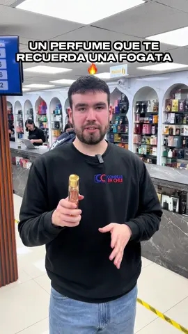 Ameer Al Oudh Intense Oud, una joya de la perfumería árabe que envuelve con notas profundas y ahumadas, inspiradas en la calidez de By The Fireplace. Su aroma recuerda a una fogata en plena noche, con matices dulces y amaderados que abrazan la piel. Disponible en Comprar en Chile, donde puedes descubrirlo y probarlo en persona. #perfumes #perfumesárabes #comprarenchile #perfumeschile #fragancias 