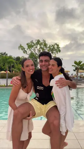 Name a better trio 🇸🇨🇧🇷🇵🇹 @Babi @Áurea - Cabin Crew  #seychelles #emiratescabincrew 