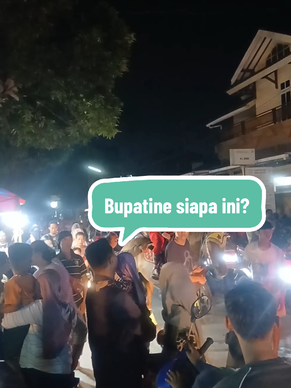 Bupatinya ga mau turun dari kuda...   semoga ga menginjak warganya ya... #fyppppppppppppppppppppppp #pati #viraltiktok 