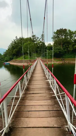 Jembatan gantung waduk selorejo ngantang malang #wadukselorejo #ngantang #fyp #musik #jembatangantungselorejo 