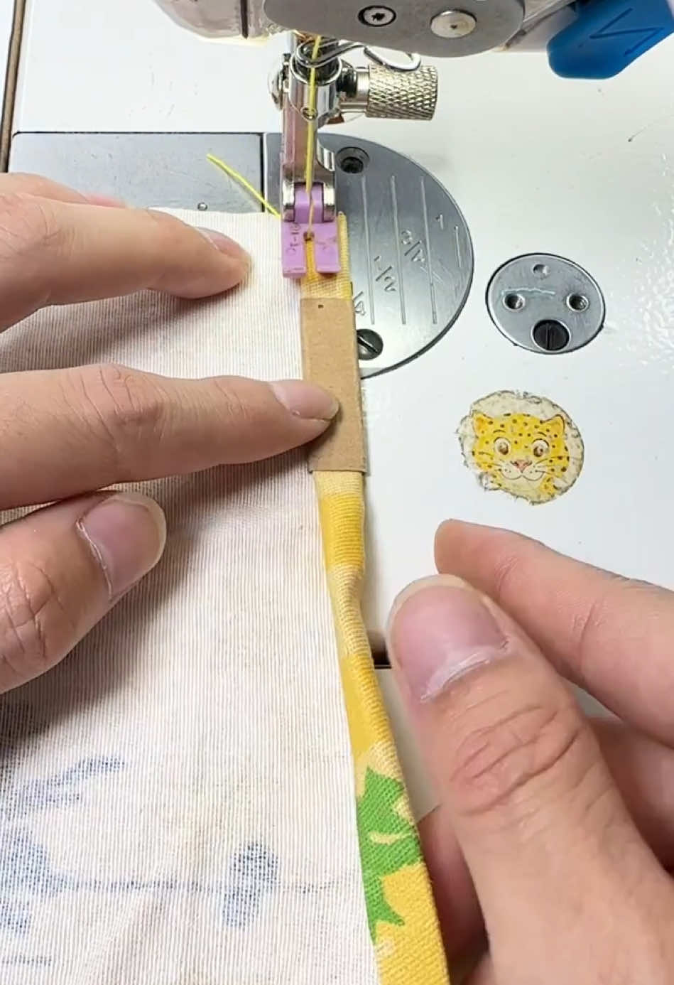 How to use a paper strip to assist in hemming clothes? WA: +86 172 6419 5750 #sewing #stitch #clothes #design #fyp 