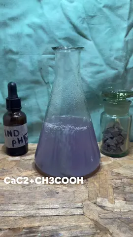 Reacție cameleon cu ajutorul indicatorului natural și a carbidului/acetilurii de calciu🧪#chemistry #labexperiments 