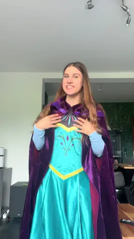 Dieses Reveal am Ende 😂 #elsa#eiskönigin#nähen#prinzessin 