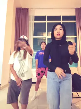 i hate this dance @cadence @dwiarianauhhh 