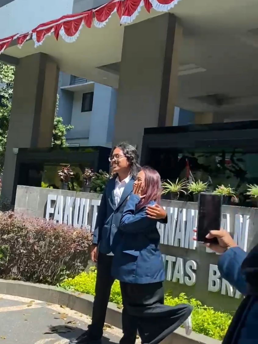 Membalas @dr.irasppk1985  SESEUAI PREDIKSI. WARGA TIKTOK EMANG MAK COMBLANG TERBAIK!!🤭🫰🏻 mimin liat udah dianter jemput aja nii si eneng geulis #ub #fouryoupage #kkn2025 #kkn2025 #fypシ #fpik #KKN2025 