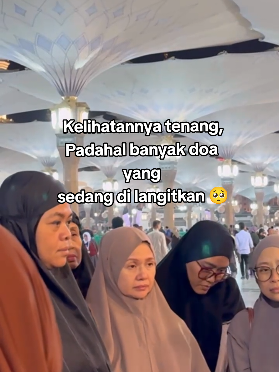 Di balik diamnya, ada ribuan doa yang ia titipkan pada Allah 🤍 #fyp #doa #rezeki #iburumahtangga 
