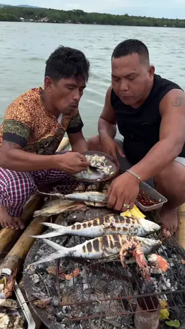 Mukbang with _boykilaw #idolytang #Outdoors #seafood #cooking 