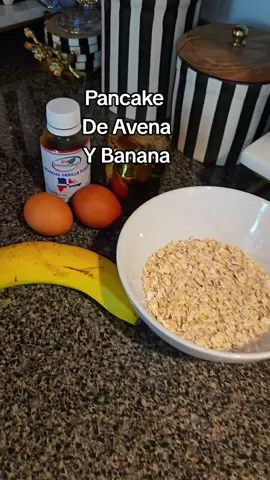 Pancakes  De Avena Y Banana Fresa #pancake #syrup #banana #bacon #breakfasttime yummy 😋 delicious 👌