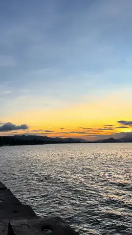 #jayapuratiktok #fypシ #storyjaprax🔥 #sunsetvibes #pantai holtekamp jayapura#lagu ambon viral#kacil pung papa#jangan perna lihat orang dari materi.