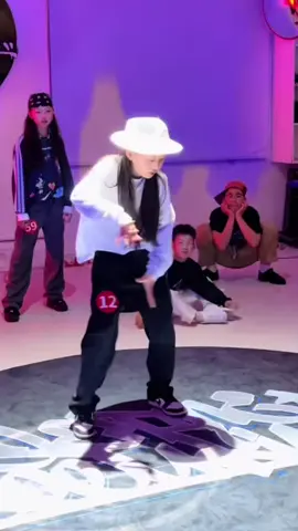 Michael Jackson dancing girl#dance #fyp #michaeljackson 