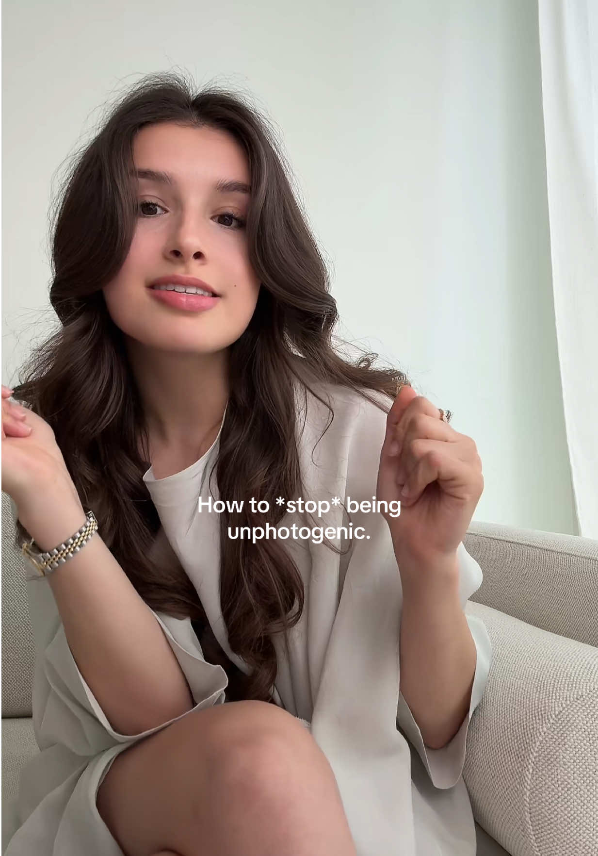 Anastasia's photogenic masterclass, ep. 1. Follow to stay tuned with the series! #photogenic #howtopose #posinginspo #photoideas #unphotogenic 