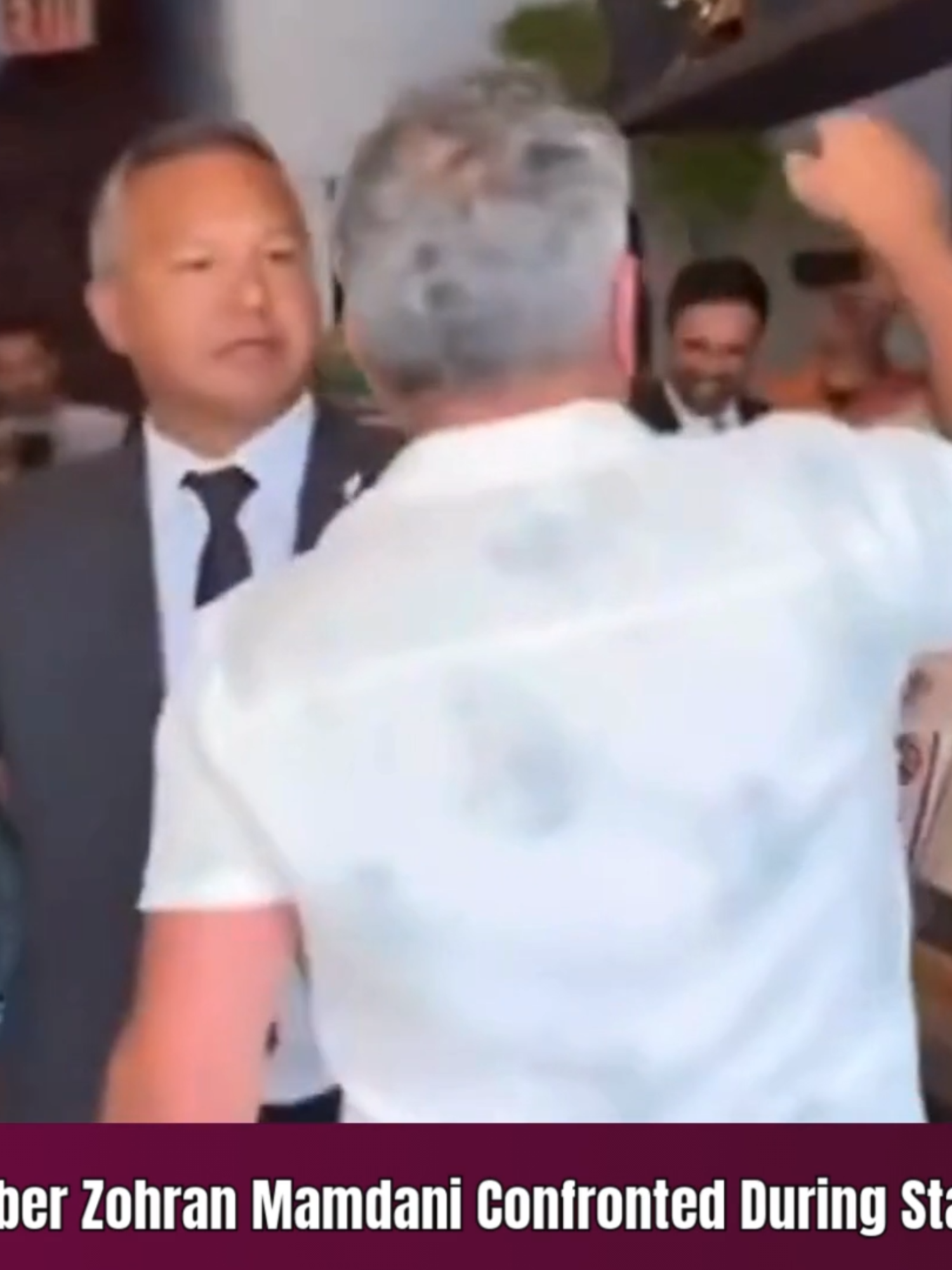 🚨 BREAKING: New York Assemblymember Zohran Mamdani was confronted by several patrons during a visit to a Staten Island restaurant on Wednesday. #ZohranMamdani #StatenIsland #NewYorkPolitics #NYAssembly #LocalNews #PoliticalNews #BreakingNews