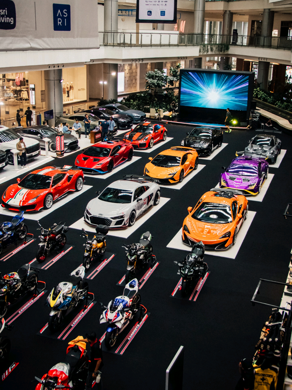 Surga bagi pecinta otomotif baik mobil maupun motor 😍 .  DNC EXHIBITION 2025 14 Agustus - 17 Agustus PIK AVENUE @dnc_carclub 