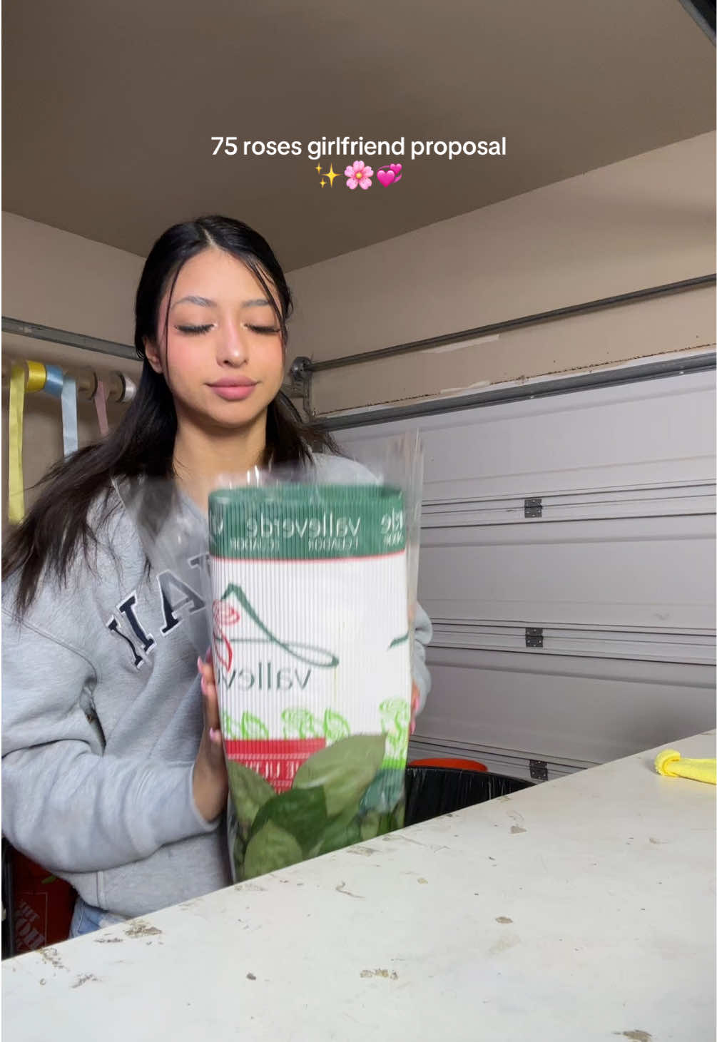 snoopy bouquet 🥹 insta: isabels_flores #isabelsflores #snoopy #girlfriendproposal #quieresserminovia #forher #parati #paraella #fyp #foryou #gf #Love #trending #flowers #lilies #lilybouquet #snoopylover #DIY #SmallBusiness #girl #coquette #floristsoftiktok #houstonflorist #blooms #proposal #ramo #ramobuchon 