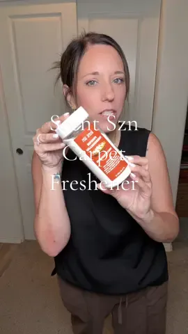 This carpet freshener is the perfect fall scent. Pumpkin Marshmallow for the win! #falldealsforyou #carpetfreshener #cleanhome #cleaningproducts #CreatorIcons 