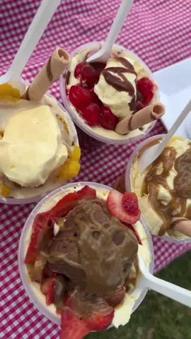 Fresas con crema🍓y muchos toppings !! conoce con nosotros. #medellin #sanantoniodeprado #fresasconcrema #recomendacion #helados 
