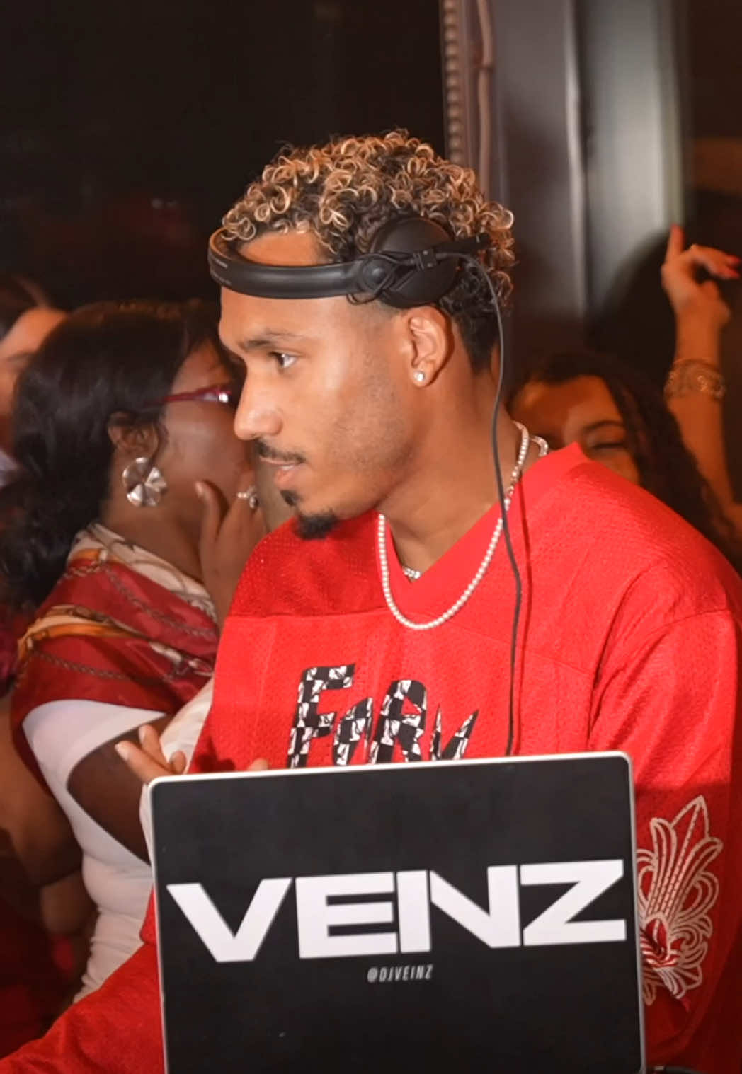 @DJVeinz - International R&B DJ landed in the Room and immediately took it off 🛫🛫 #afrobeats #soca #amapiano #room808 #dancehall 