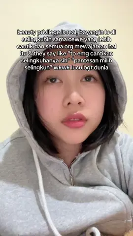 abis liat konten kaka kaka yang lewat dia di selingkuhin tp komennya pada wajarin krn selingkuhanya lebih cantik katanya. cih najis