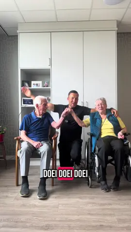 72 jaar samen ❤️ Jan & Jannie onthullen in deze video hun ultieme geheim voor een lang en gelukkig huwelijk… 🫶🏻#voorjou #voorjoupagina #ouderenzorg #zorg #liefde 