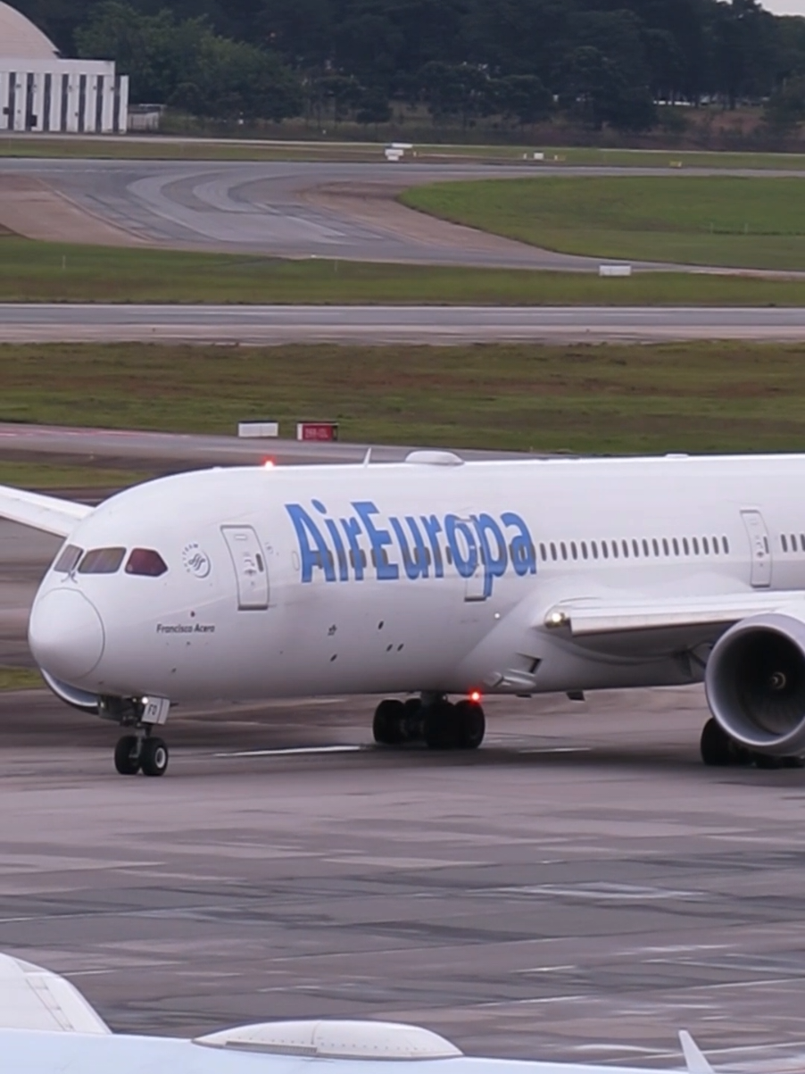 Boeing 787-9 Dreamliner AIREUROPA ✈️💙 Taxiing GRU-AIRPOT #B787 #b787dreamliner 