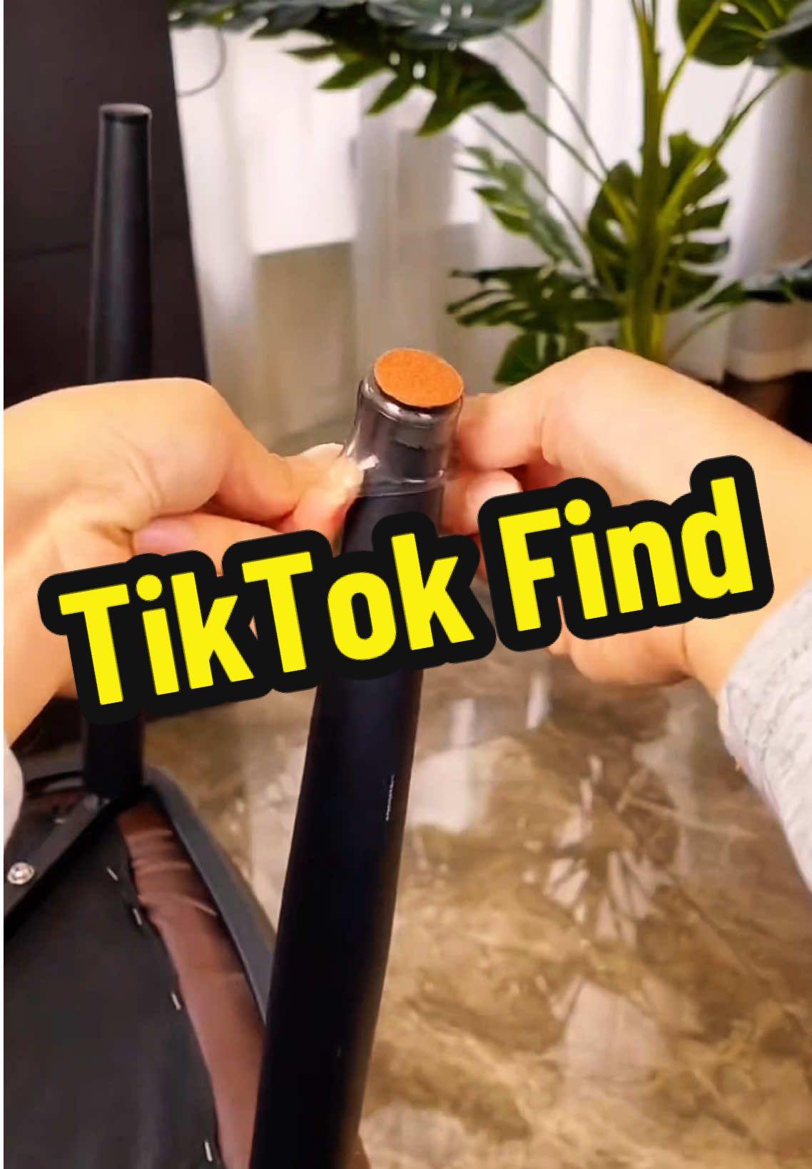 Sind Sie oft genervt von dem Lärm, der beim Bewegen Ihres Stuhls entsteht? Diese Stuhlfußabdeckung kann Ihnen nicht nur helfen, das Geräusch zu beseitigen, das den Boden zerkratzt#boutiquetiktok #boutiqueshopping #goodthing #fouryou #fyp