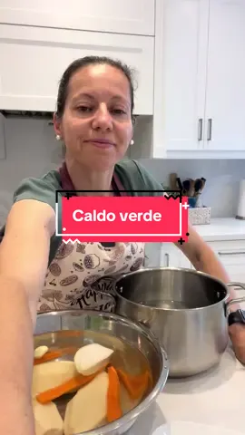 Caldo verde que vem sempre bem !eu adoro colocar cenoura que dá um toque especial 🥰#caldoverde#sopadecaldo.                  #sopaportuguesa #receitasdesopa #receitasimples 