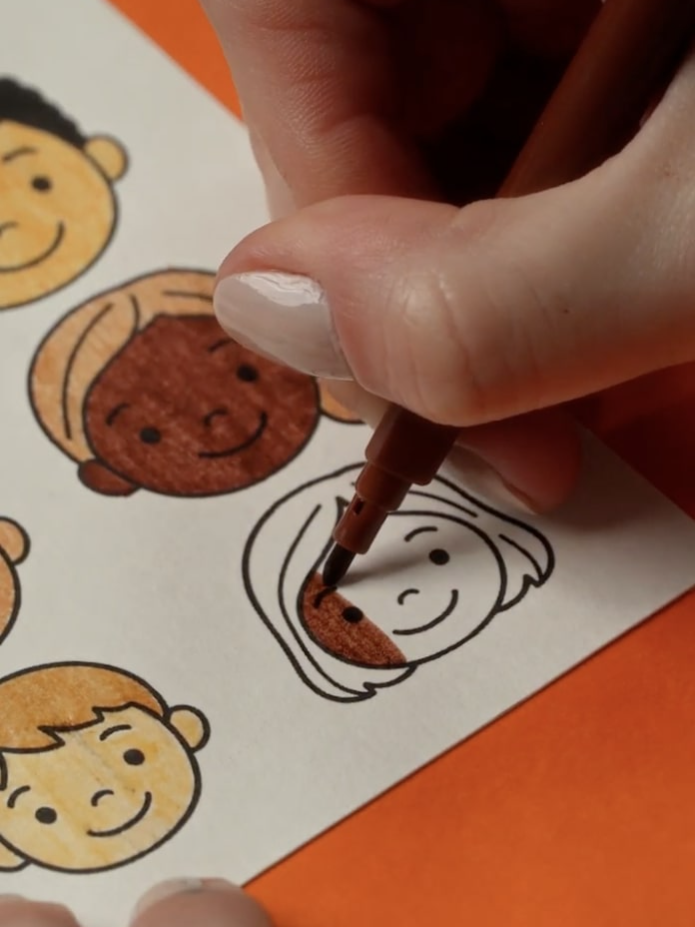 Não precisa mais misturar cores! ✏️ A Hidrocor Tons de Pele tem 12 opções que vão garantir mais diversidade aos desenhos dos pequenos, com ponta que não afunda e formato confortável para pintar por horas 🎨 #tonsdepele #hidrocor #leoeleo #foryoupage #explorar #paravoce