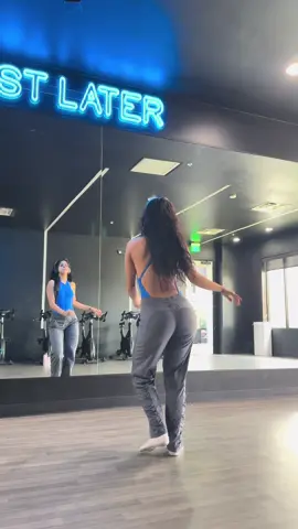 Bachata freestyleparati#OOTD#bodysuit#parati#bachata#aventura#bachatasing#bachatadance#fyp#parati#bachatachallenge2024💃 #bachatatiktok 