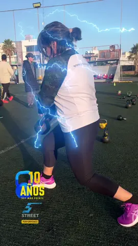 #### **🎯 Nuestra Propuesta de Valor:**   1. **Entrenamiento al Aire Libre:**      - Ejercítate en un ambiente natural, con aire fresco y espacios abiertos que mejoran tu energía y reducen el estrés.   2. **Adaptación 100% Personalizada:**      - Rutinas diseñadas según tu **nivel físico, edad y objetivos** (pérdida de peso, fuerza, movilidad, resistencia, etc.).      - Modificaciones en tiempo real por parte de nuestros **entrenadores certificados** para evitar lesiones y maximizar resultados.  