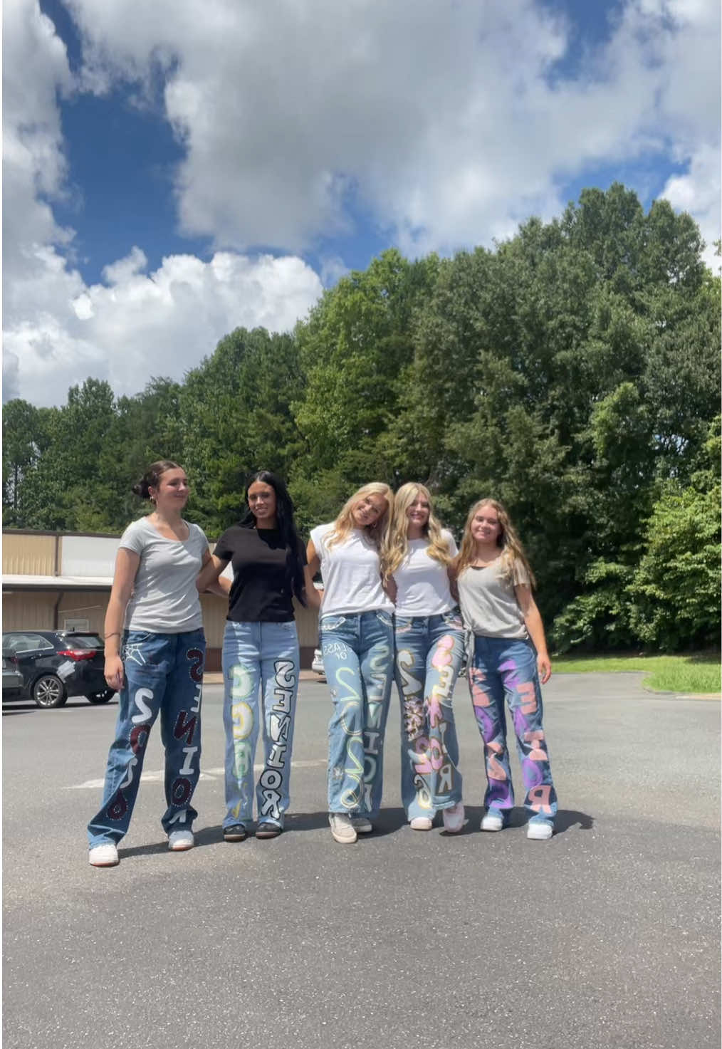 Last first day with my favs🥲#senior #fyp #senioryear #firstdayofschool #seniorjeans @w3s+yn ♠️ @Reagan ⚡️ 