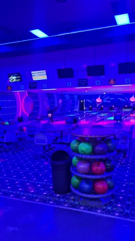 🤣🤣🤣😂🤪😹🤭😛🙆🙈🫣 Fun was had😹🤪 #fyp #couplefun #viral #levi_annah #bowling 