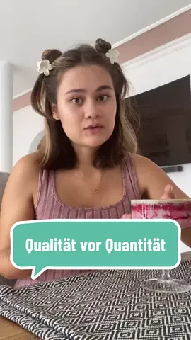 Warum Qualität auf TikTok wichtiger ist als Quantität, der Algorithmus belohnt Inhalte, die Menschen bis zum Ende schauen, kommentieren und teilen. Viele Creator verlieren Reichweite, weil sie zu oft ohne Plan posten. Fokus auf relevanten, unterhaltsamen und hochwertigen Content sorgt langfristig für mehr Views und Follower. Qualität ist der Schlüssel, um organisch zu wachsen #tiktoktipps #qualitätscontent #algorithmus #creatorwissen #contentstrategie  