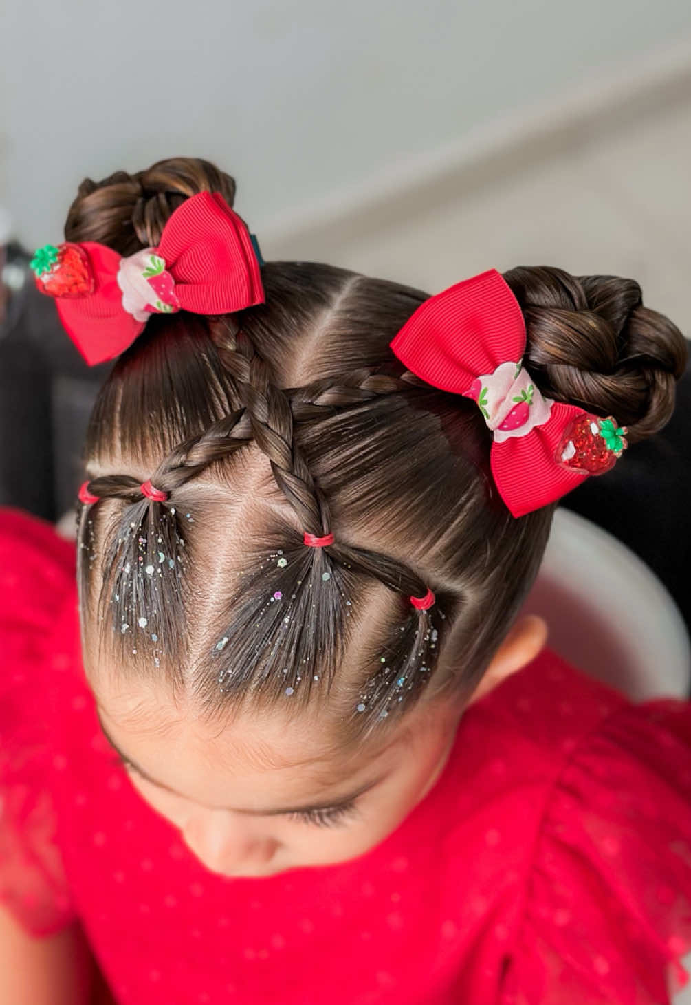 Penteado infantil fácil 🎀  . . . . . . . . . #penteadoinfantil #peinados #coqueinfantil #maedemenina #mundorosa 
