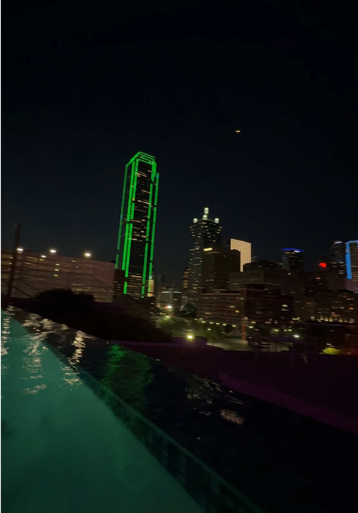 #dallasdowntown #dtx #rooftoppool 