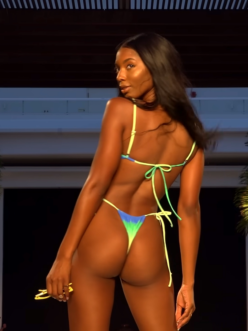 VDM THE LABEL Miami Swim Week 2019 [15/21] Credits: @tatiana.elizabethh #beachfashion #swimfashion #catwalk #catwalk #bikinimodel #model
