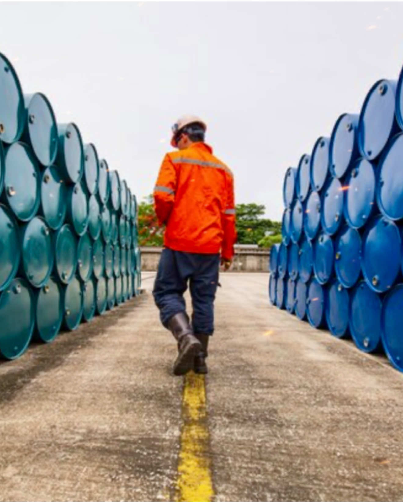 Kazakhstan August Road Bitumen Output Likely to Rise, Industry Reports Kazakhstan's leading road bitumen producers are preparing for a substantial production surge in August, with the combined output estimated at around 140,500 tonnes—a greater than twofold jump from July's level. Industry sources attribute this sharp increase to the completion of refinery repair, better shipping conditions, and strategic price fixing by major factories. https://bitumenmag.com/News/kazakhstan-august-road-bitumen-output-likely-to-rise-industry-reports #bitumen #news #up #factory #company #road #price 