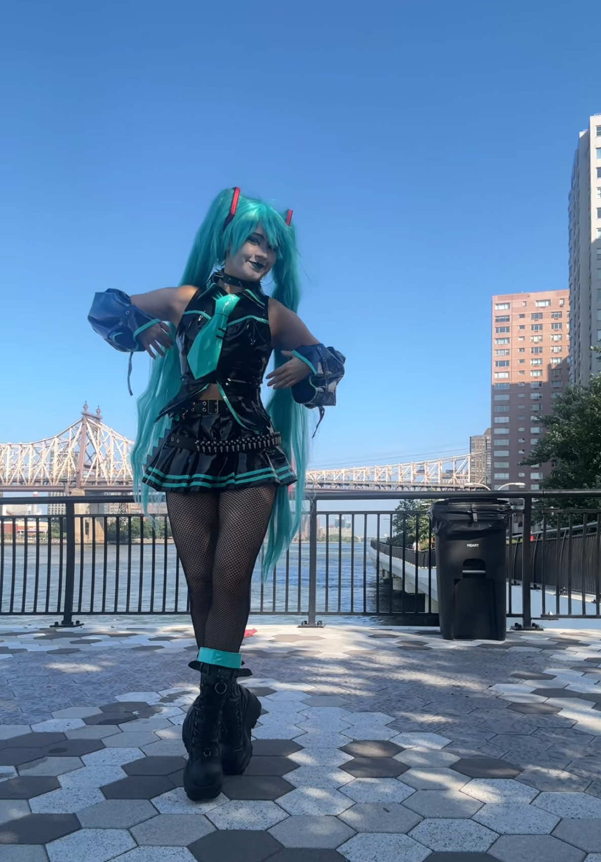 i love going en pointe in my demonias…… it calls to me like the green goblin mask #hatsunemiku #vocaloid #goth #dance #limpbizkit 