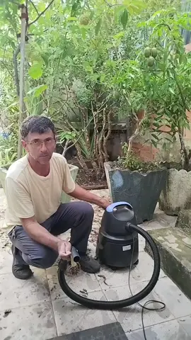 Olha o que esse aspirador faz em menos de 5 segundos… e não é só isso! 😱 Esse é o Aspirador de Pó e Água Electrolux AWD01, compacto, potente e que tá salvando minha casa inteira. Com 1.400W de potência, ele puxa qualquer sujeira, seja seca ou líquida: poeira, areia, pelos de pets, água, lama… até aqueles acidentes na cozinha. 🐶🐱 E não para por aí… ele também tem função sopro! Dá pra encher balões, colchões infláveis, acender churrasqueira e até desentupir pia. Alcança até 4,5 metros de altura, perfeito pra limpar cantos altos, cortinas e teias de aranha. E o melhor: ele é compacto e fácil de guardar, cabe em qualquer cantinho da casa. É perfeito pra quem tem cães e gatos, pra quem quer casa limpa sem esforço, e pra quem precisa de um produto versátil que resolve mil problemas. Desde que comprei, não fico sem! Viu o carrinho laranja aí embaixo? 🛒 Clica antes que acabe a promoção e garante o seu agora! 🚀 #AspiradorDePo #LimpezaDaCasa #CasaOrganizada #UtilidadesDomésticas