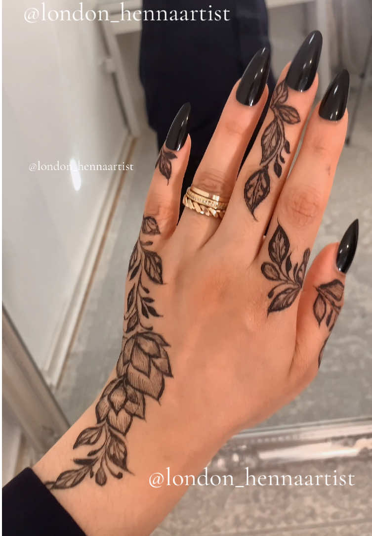 #creatorsearchinsights Creative Henna Tattoo Inspirations for You #henna, #tattooideas, #hennaart, #fashioninspo, 
