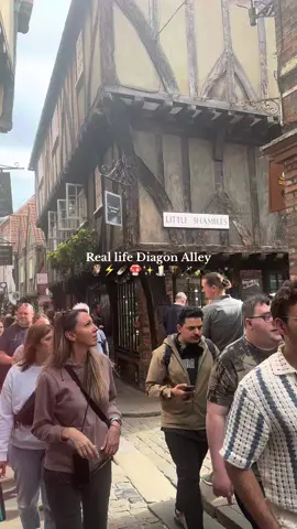 I love Harry Potter 🥹 Bucket list destination for Harry Potter fans 🧙‍♀️🪄⚡️ #foryoupage #viral #uk #harrypotter #york 